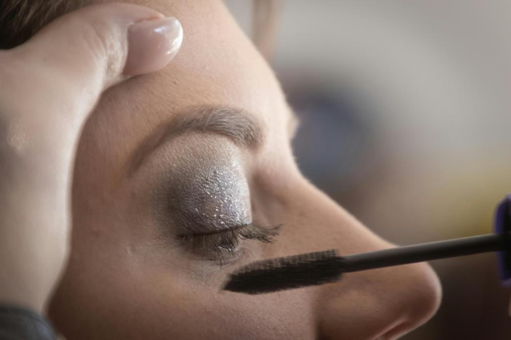 mascara application
