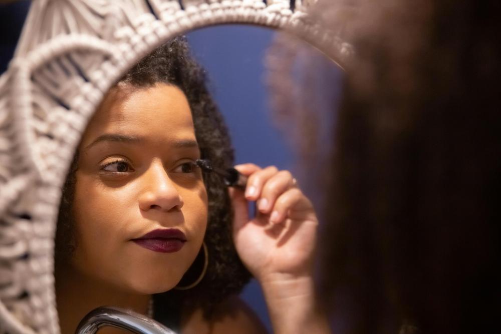 mascara application